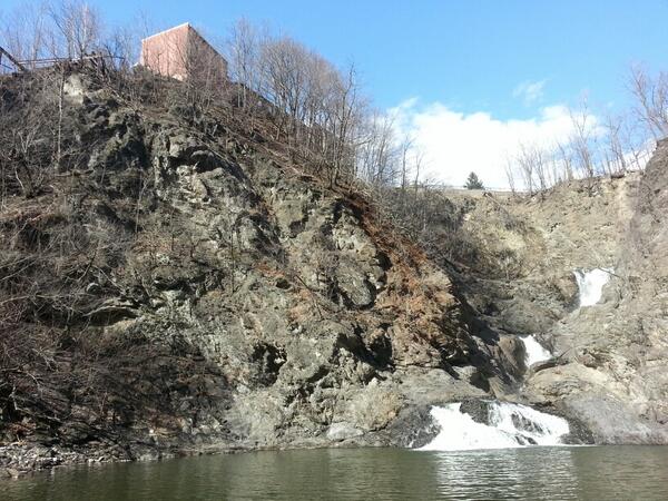 InTheNameOfBeer's tweet image. Urban/nature. The dichotomy blurs. #trailsandales #poestenkill