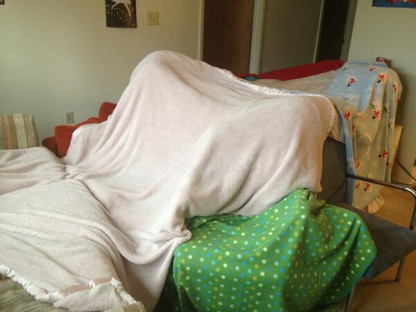StonedFairy's tweet photo. Fort in my living room #letsbuild #hotfort http://t.co/dilC3BSNUR