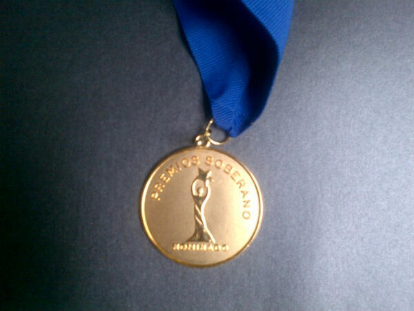 AlanBritoTV's tweet photo. Me acaba de llegar mi medalla de nominado a los Premios @SoberanoRD de #ProgramaInfantil @ParqueIntrepido @AEventosRD http://t.co/XxVToZza2L