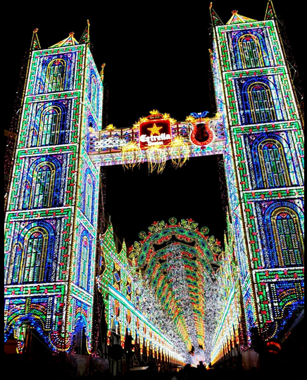 _Paisajes_'s tweet photo. Luces de la calle Sueca literato Azorín (Valencia en Fallas, España) http://t.co/lsM0u4BSMe
