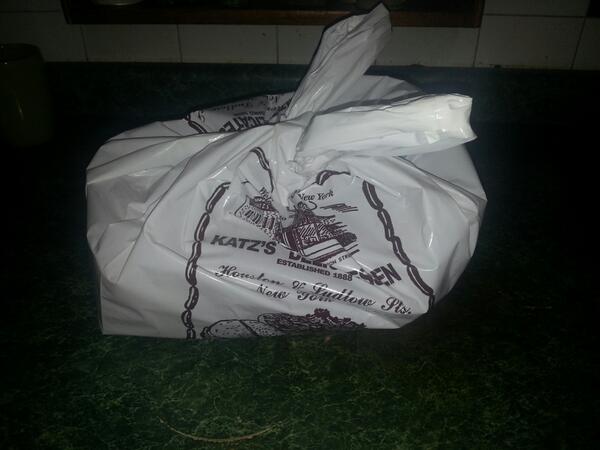 @ozyigita Acaba bu poşette ne var? ;)