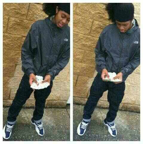 faawktay's tweet photo. Bitch you broke Shut Up ! Don't talk to me get ya Bread Up ! http://t.co/ljJdZKhbQj