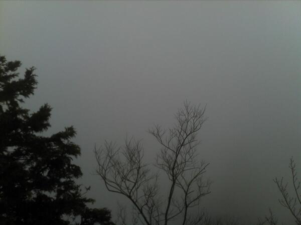 S10H4's tweet photo. 筑波山山頂
何も見えない http://t.co/NcbBxYUwFF