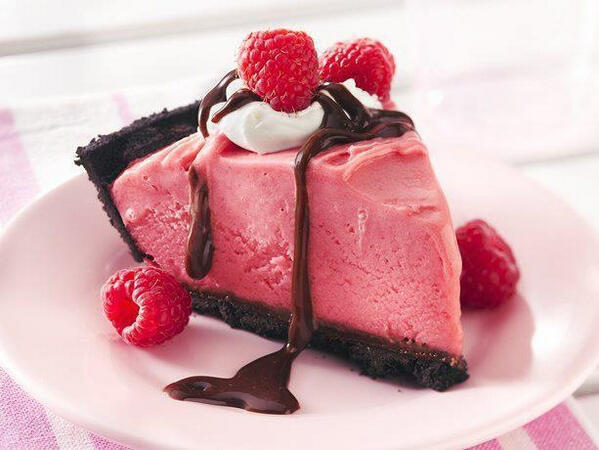 YummyImages's tweet image. Frozen Chocolate-Raspberry Pie