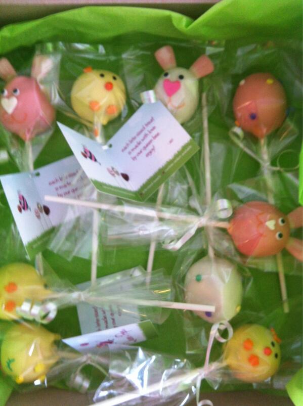 queenofcakepops's tweet photo. Happy Easter Everyone! http://t.co/Kis8h8PVvl