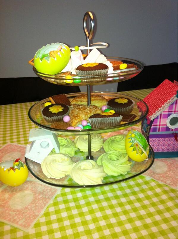 kimbijl's tweet image. Na een heerlijke Paasbrunch met pap en mam is het nu tijd voor de tweede ronde met de vrienden