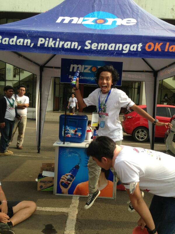 afifabdl's tweet photo. Ketika yang lain capek, SEMANGATKU OK LAGI !! :) terimakasih Mizone @MizoneID @abnonjakpus #BaladaKopaja13 #RTCUIFM http://t.co/UupkG78PGU