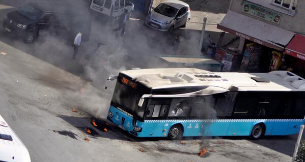 EnsGzelr's tweet photo. Şişli Feriköy Cinderesi Halk Otobüsüne Molotoflu Saldırı 11.30 31.03.2013 http://t.co/khaIeQhJRg