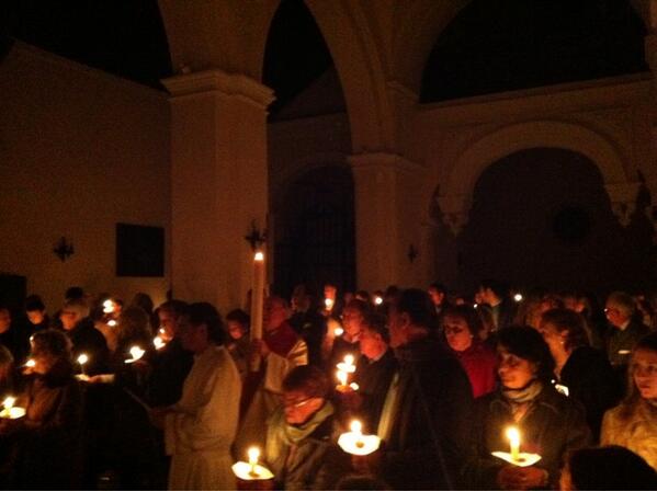 MercedMarchena's tweet photo. Esta es la noche en q Cristo ha vencido a la muerte y del infierno retorna victorioso http://t.co/5Forncrgtp