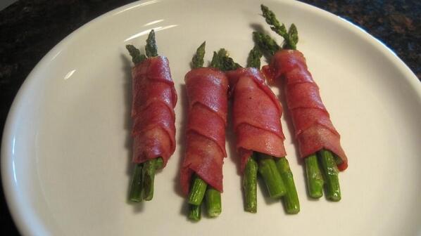 CrossFitFrehold's tweet photo. Need ideas for a healthy breakfast? Try this! Turkey bacon wrapped asparagus, in the oven, 400 degrees (12-16min) http://t.co/wwUSU8gyIU
