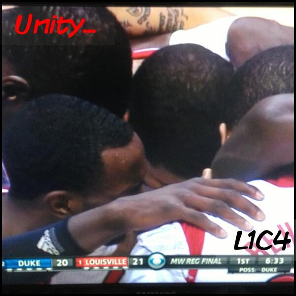 's tweet image. After a devastating Injury to Kevin Ware the Cards R still in #UNITY #L1C4 #WinItForWare #GoCards