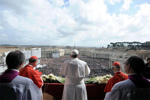 Global_Exc's tweet photo. El Papa pide paz en Corea en su mensaje de Pascua. http://t.co/4JEUssKGeB http://t.co/PnpN2SjVtw