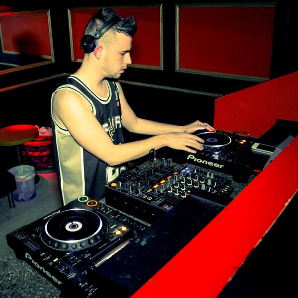djsergiblue's tweet photo. Ya hay ganas de @DontPlayMadrid !! 10 Mayo Vila-Real ! http://t.co/2Tz4UH31RE