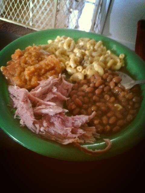 ShawtyRed_9644's tweet image. Momma thru down, &amp;amp;I smashed! #sweetpotatoes #macncheez #bakebeans #ham