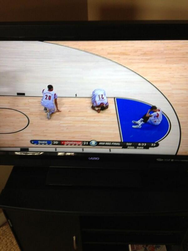 jordansarmo's tweet image. This is one of the most memorable/moving moments in sports that I have ever seen #PrayersforWare #WinForWare #Sad