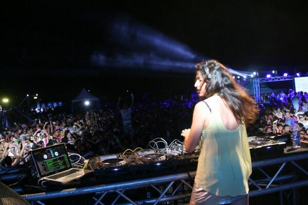 showpropanama's tweet photo. Anna Lunoe simplemente la botó anoche en el #SmashShowpro http://t.co/I0PYc8z66C