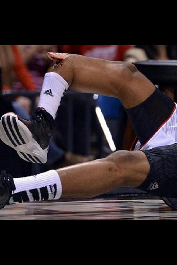 HiMyNameIzChris's tweet image. 😣😣😣😣 #pray4Ware