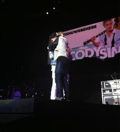 BieberIndonesia's tweet image. Justin hus cody simpson on stage :3 #marchrecap