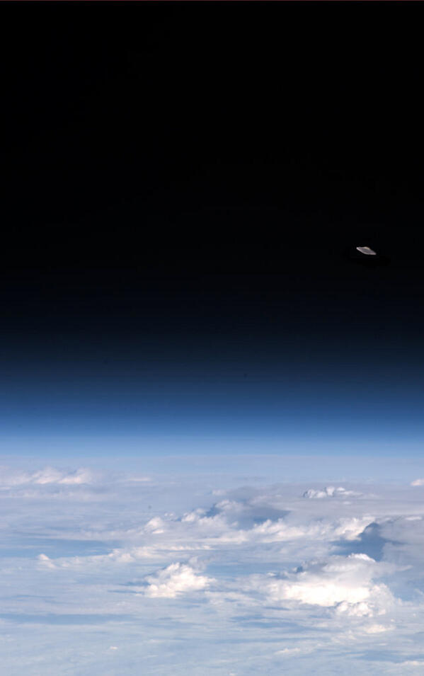 Chris Hadfield tweet media