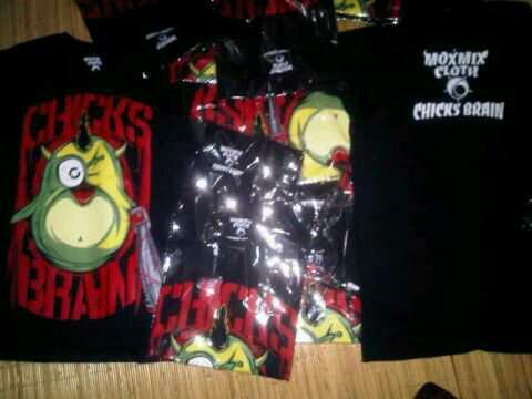 T-Shirt Chicks Brain × <a href="/MoxmixCloth/">moxmix</a> Ready ! tinggal bbrpa helai lg. SIZE : M, L | Info : 085764813254