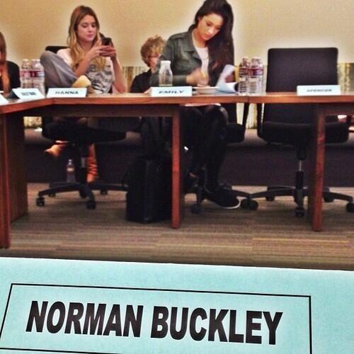 InfosPLL's tweet image. #PHOTO lecture du script du 4x03