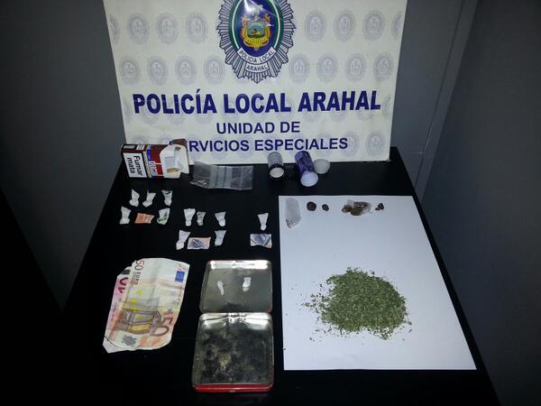 germanrojasroja's tweet photo. A las 18:30 dl día d hoy, la U.S.E. procede a la detención d J.A.G.M por un presunto delito contra la salud pública. http://t.co/zgaF07jSzZ