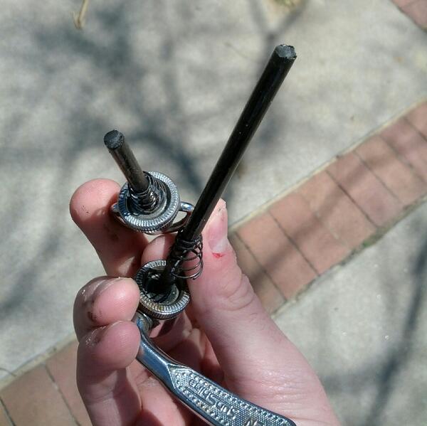 ChrisOffensend's tweet photo. Riding to class when suddenly the rear axel snaps. Probably time to put 'er down #RIPFuji http://t.co/yVyny2s7zw