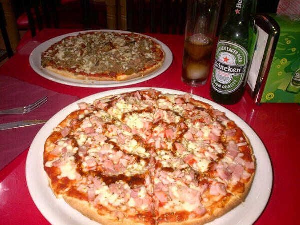 TeTe_11_jjgf's tweet photo. Como nos cuida @loren_terzo en @capricho_bar muy buena pinta!! @carterpozo Grandes!! http://t.co/IHSjtnDPFv