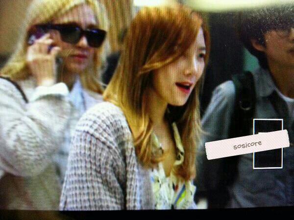 [PIC][02-04-2013]SNSD trở về Hàn Quốc vào sáng nay - Page 2 BGzDSe4CIAAJ5Hi