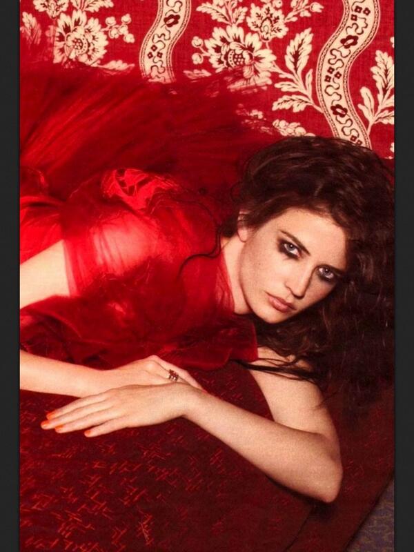 EvaGreenFans's tweet photo. Pretty in Red http://t.co/75aV1XOtAS