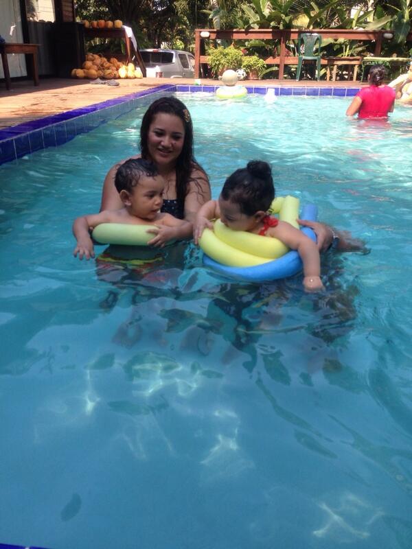 CinthiaPach's tweet image. #BabysPlaying #FunPool @taniapach