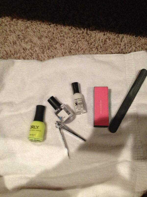 Orchestra_Probs's tweet image. Goodbye, long nails 😞 #violinistprobs #orchestraproblems