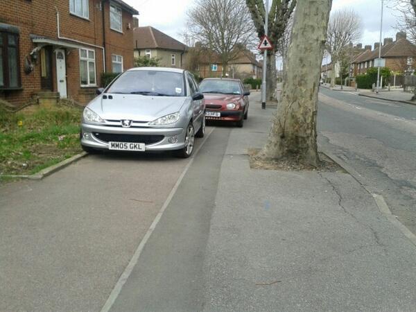 MM05 GKL displaying Inconsiderate Parking