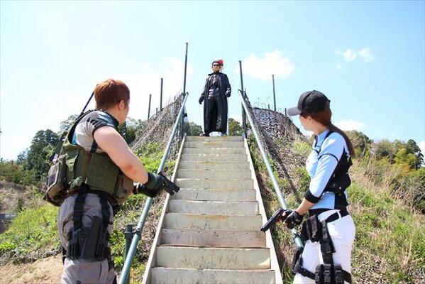 ザン ウー A Twitter 4 13 バイオハザードコスプレサバゲー 数々のサバゲーをくぐり抜けてきた者だけが辿り着ける最終ステージ クリスとジルの前に現れたのは全力疾走でbb弾を避けまくっていたウェスカーが 実話 バイオコスサバゲー Http T Co 0xoyzoyc5s