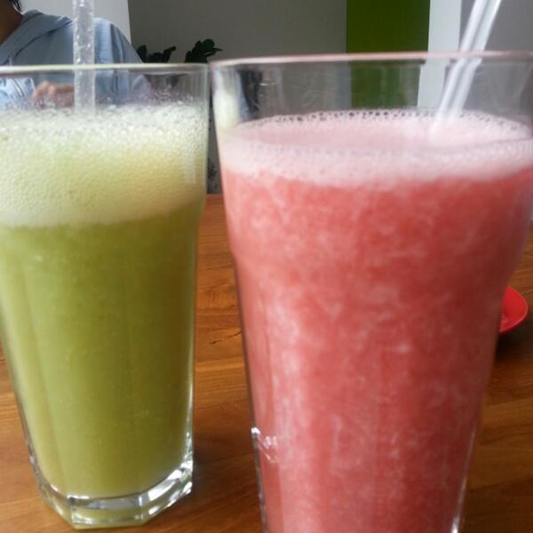 난 딸기, 넌 청포도 이거 마시면 우리두 상큼해질까?