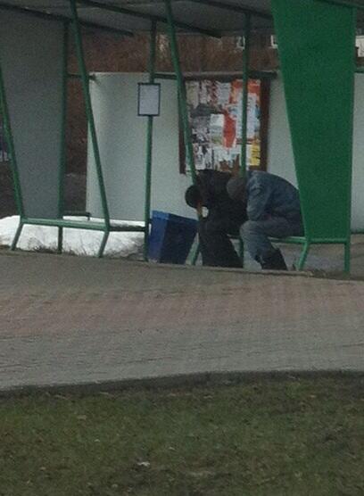 PilsamSamuel's tweet photo. Ci bracia spoczywają po trudach całego tygodnia:) http://t.co/4hOaXMrbKE