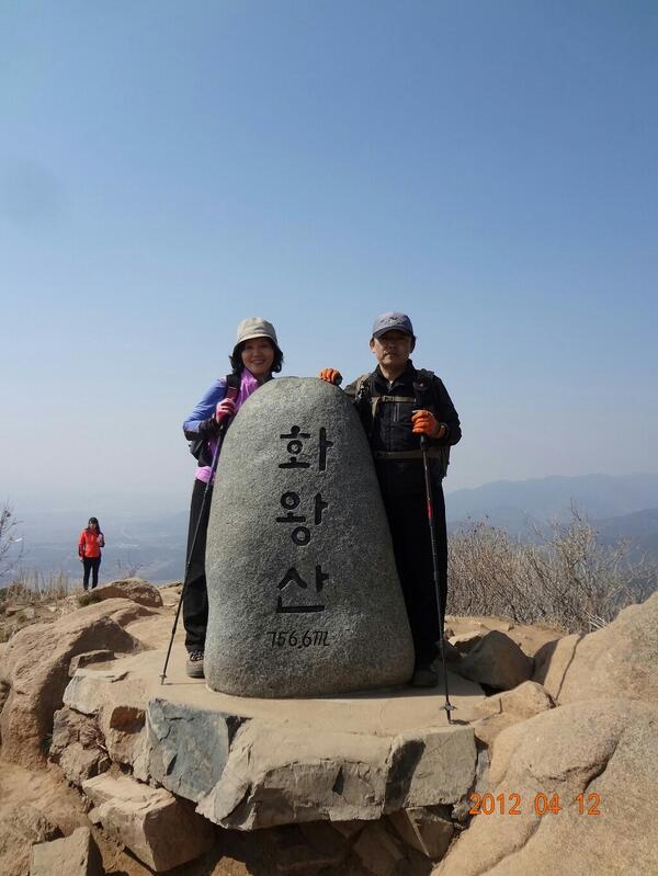 _jhf3000's tweet photo. 화왕산 다녀 왔습니다.
솔밭길 따라 싱그러운 봄바람 불어오는 사월의 하루였습니다. http://t.co/JfBSsAeCs0