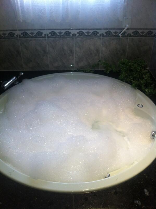 PilarL_'s tweet image. Y esto es lo que hacemos @MariG_F  y yo cuando nos quedamos solas #ProblemsOff