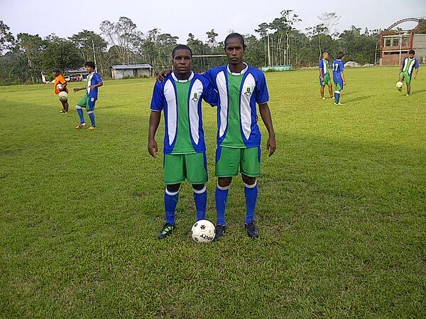 AnacondaFC's tweet photo. Daniel Vera y Sergio Cuellar evidencian la camaradería que existe en #AnacondaFC durante la pre temporada en #Sacha. http://t.co/GUvu3ZuI7b
