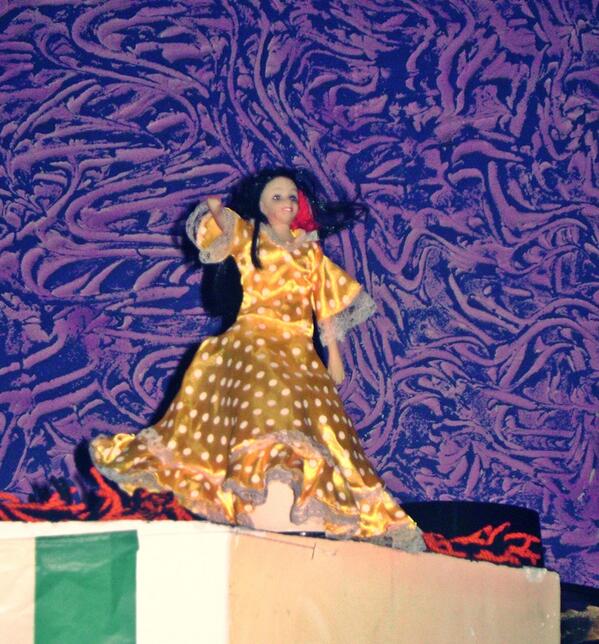 Grande la flamenca que nos puso anoche Flores; la quiero pa encima de mi tele! <a href="/DiscotecaBass/">Discoteca Bass</a> #NocheFeriaDeAbril