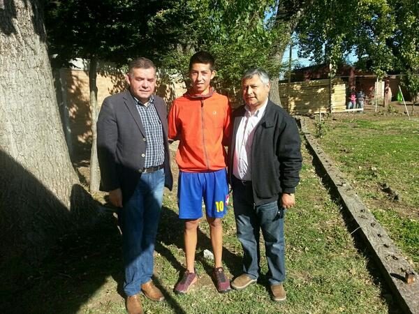 AlcaldeNacto's tweet photo. Samuel Perez,  felicitaciones,  Nacimentano que fue seleccionado para probarse en Colo Colo, suerte y mucho exito. http://t.co/55lZg1YNGN