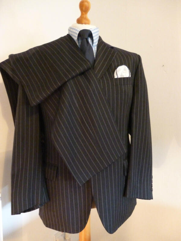 OrigOutfitter's tweet image. A wonderful example of British tailoring #Dehavilland #Suit #OriginalOutfitters ebay.co.uk/itm/DEHAVILLAN…