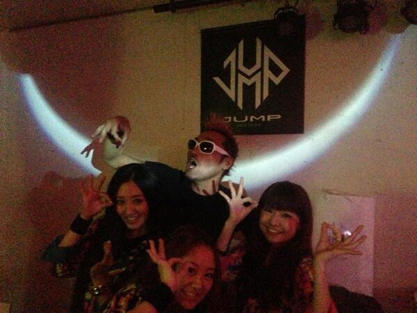 boku77's tweet photo. 激盛ティッケー！ RT @gyuzo_rock ティッケー！とちりティッケー‼  RT @hy4_4yh: 【おもひで写真館】
ギュウゾウ兄やんと。 http://t.co/W4MrEH6gQa