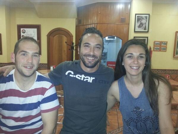tortolaarahal's tweet photo. @ambiguocafebar @MariCarmenHida1  @hijosecretodelpechera.....vuestra presencia nos hace grande... http://t.co/ynTwHECum5