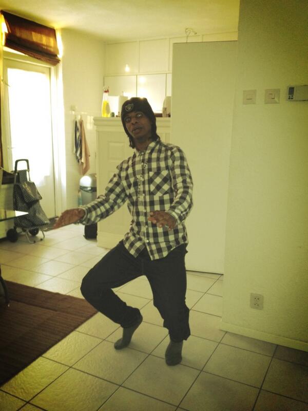AyeBonnie's tweet photo. RT @nonanavyy: "@BIGBOYK: Squats doen http://t.co/uf9BqyLdiD" / HABABAHAAABABABAB / Ik ga dood