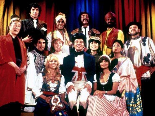 Englishtutor5's tweet image. Mind your language مسلسل كوميدي بريطاني عرض في أواخر السبعينات الميلادية أنتج على 4 أجزاء.