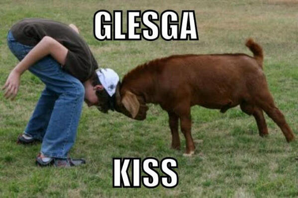 GlesgaGoats's tweet photo. Glesga kiss anywan? http://t.co/L4Pdb2BGDx