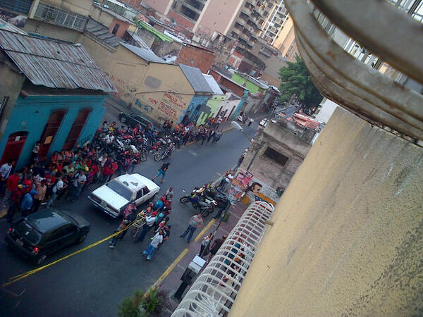 Karlmercy's tweet photo. @globovision como dije anteriormente, Frente al colegio Victor Manuel. Parroquia Santa Teresa. http://t.co/kezQJoOFf5