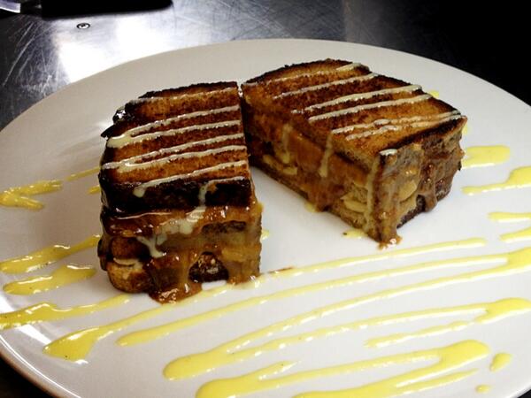 PB buster parfait, cornflakes, honey,bananas 3x decker Sammy. How's that for trashy <a href="/HapakMichaela/">michaela hapak</a> <a href="/ChefVBarry/">Victor Barry</a>