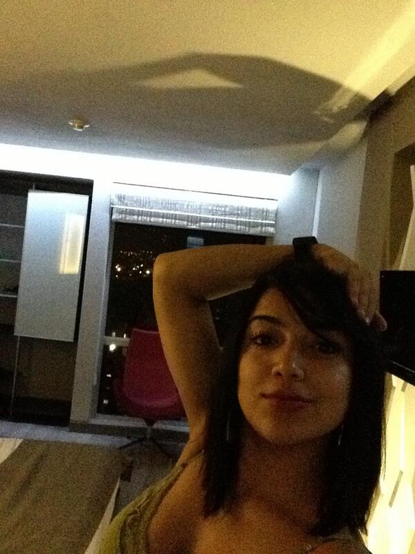 MayellieMusic's tweet image. Latina la mas fina. #VanduccibyMayellie #FlowPesao